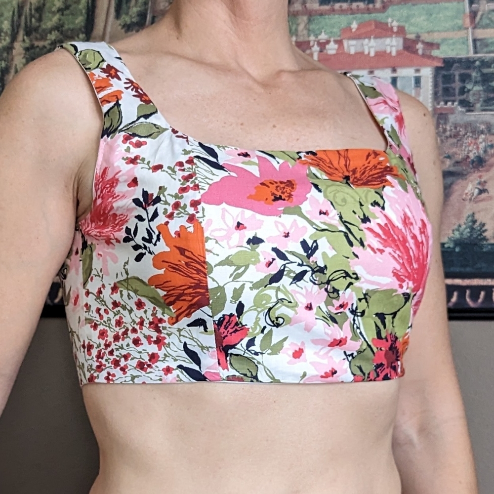 Cropped Pin Up: Timeless Elegance Meets Modern Aesthetics